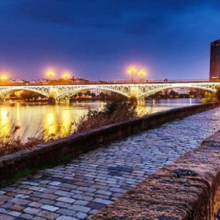 Atico Aire De Triana Apartment Sevilla Bagian luar foto