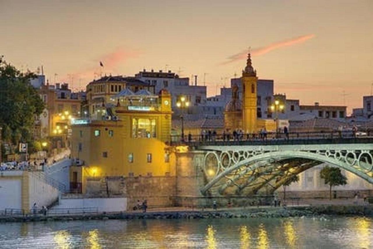 Atico Aire De Triana Apartment Sevilla Bagian luar foto