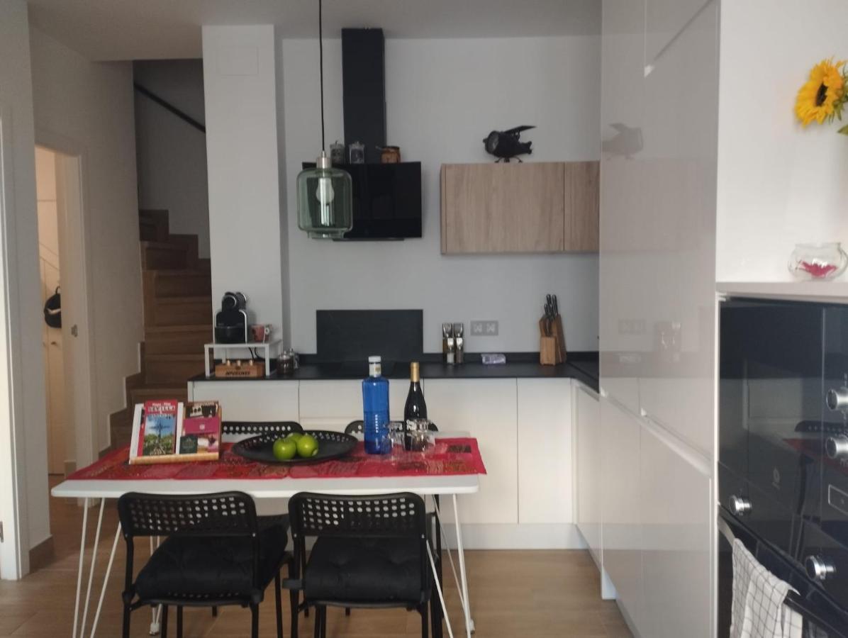 Atico Aire De Triana Apartment Sevilla Bagian luar foto