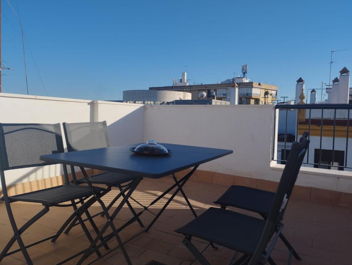 Atico Aire De Triana Apartment Sevilla Bagian luar foto
